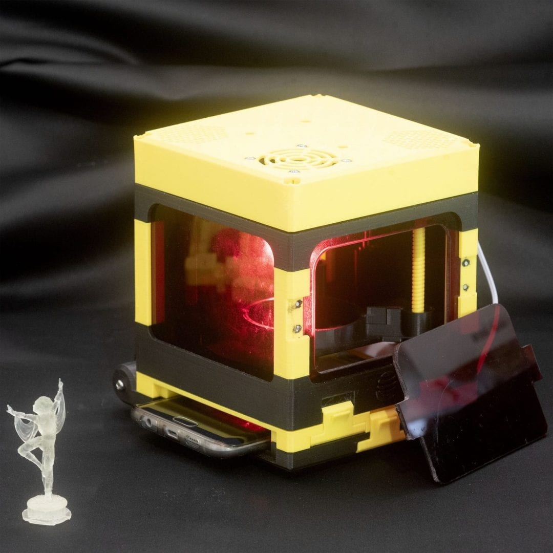 LumiBee – A Mini Daylight Resin 3D Printer that You Can Create Yourself