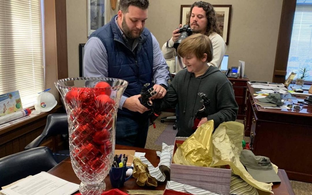 Clarksville boy receives new hands for Christmas