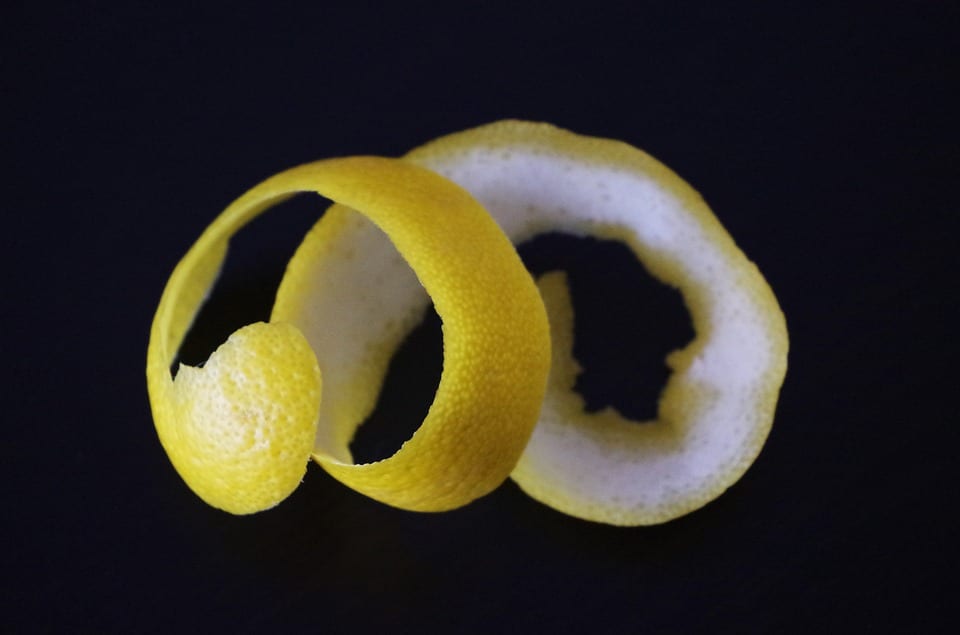 Food waste as raw material for 3D printed bioplastics