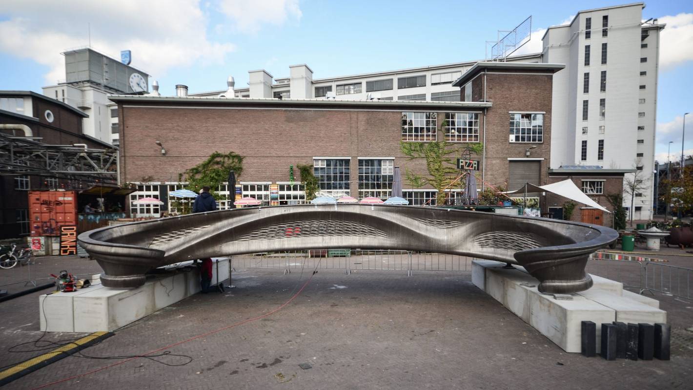 Robots are printing 3D bridges in Amsterdam