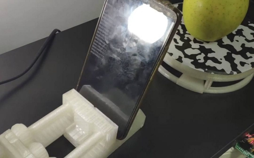 3D-Printed 3D Scanner made to work with your phone