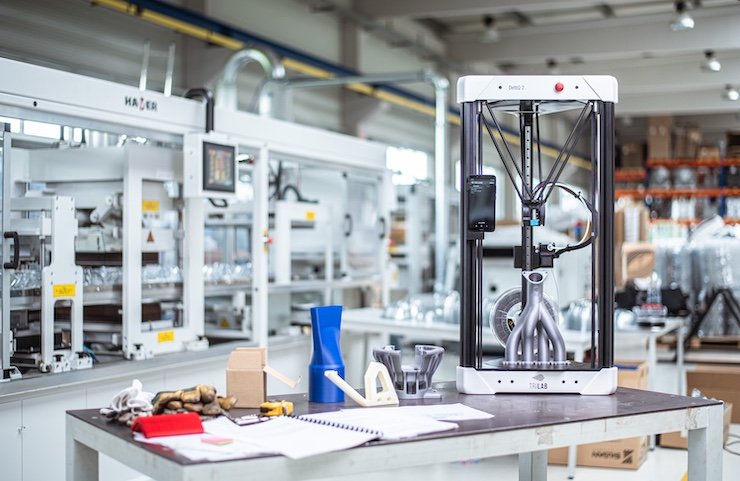 Best of both worlds: When is additive manufacturing not 3D printing and vice-versa?