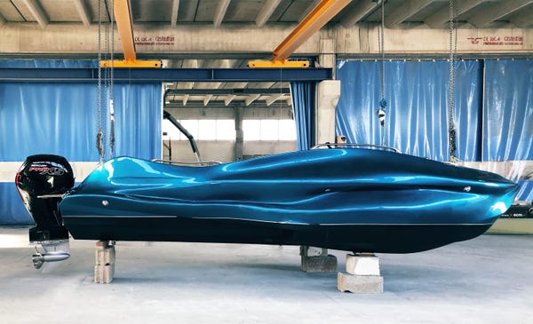 An Italian company created the world's first 3D-printed fiberglass boat — take a closer look at the sleek 'Mambo'