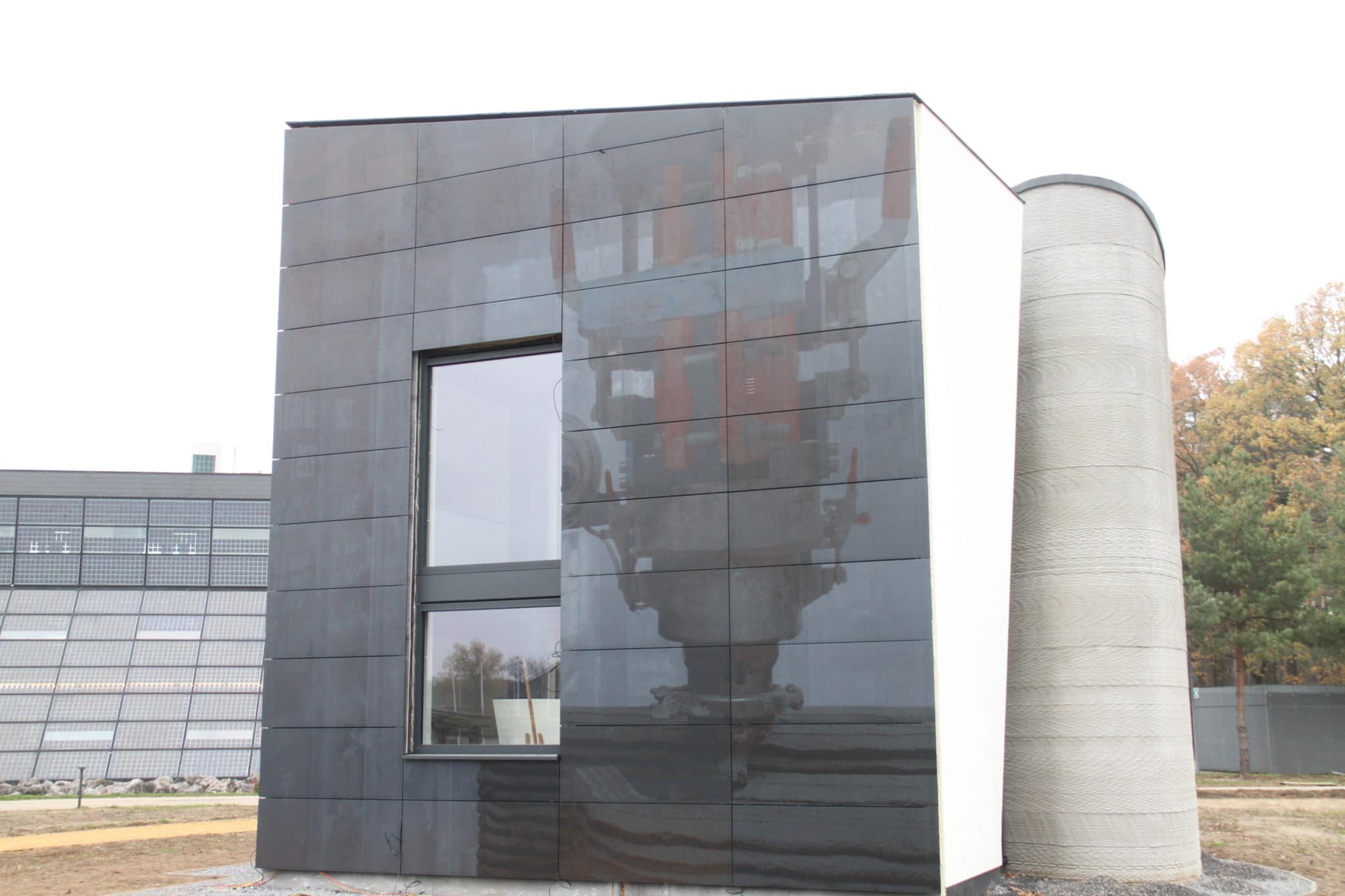 Solar facade for 3D-printed concrete house