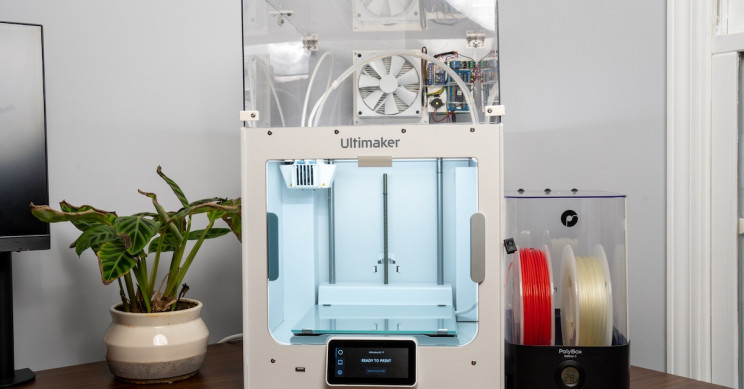 Engineer Builds Coolest Air Filtration System for his 3D Printer