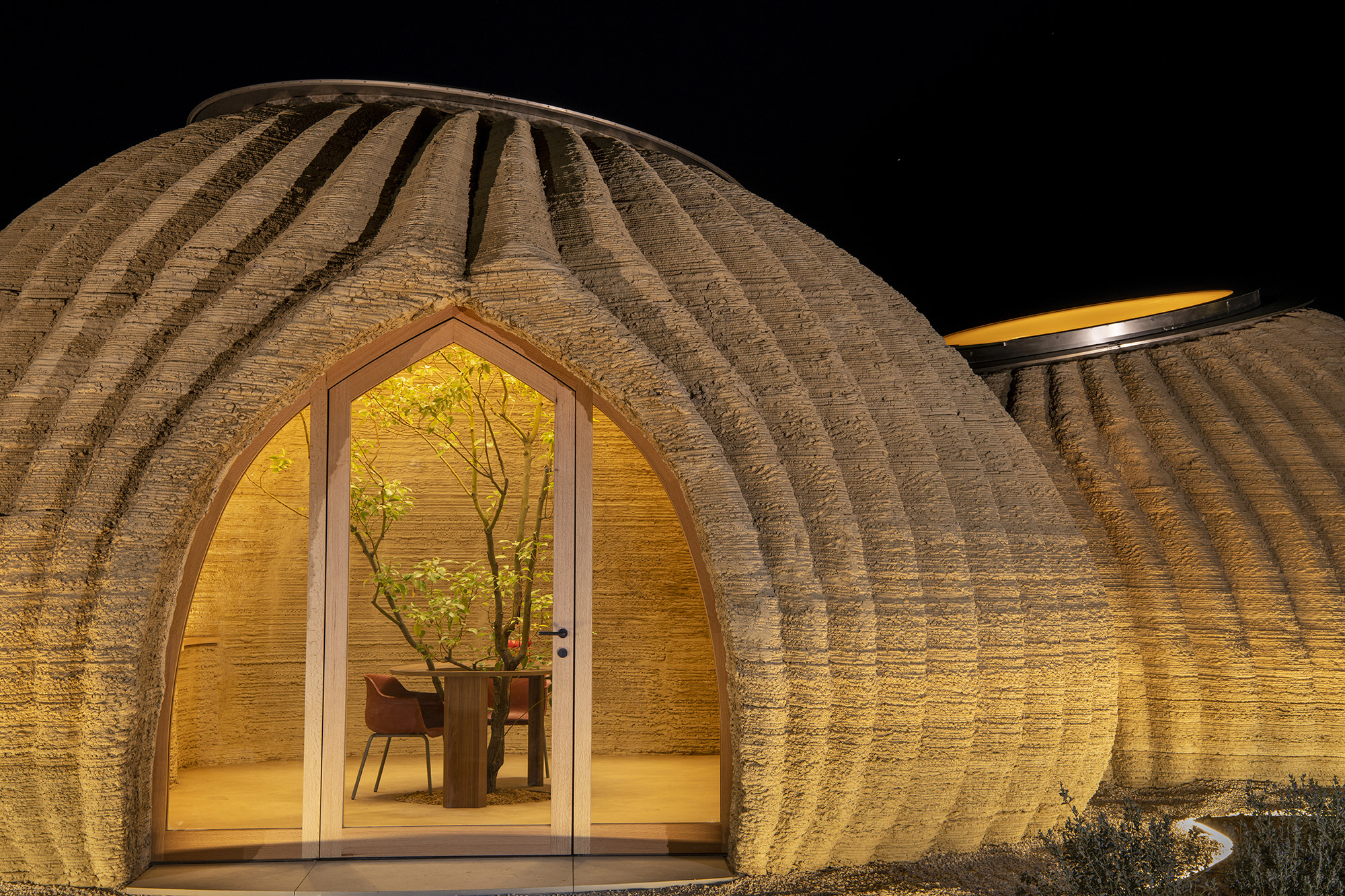 350 Layers of Coiled Clay Form an Organic Low-Carbon Home Made Through 3D-Printing